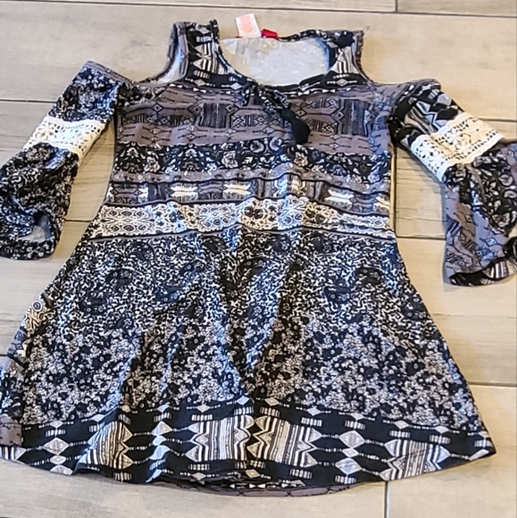 🍓 First kiss Cold shoulder patterned dress ☀️🌷 💧 💕 🍂 🍎🍋🎀🦄🪻🐠 - Picture 1 of 2